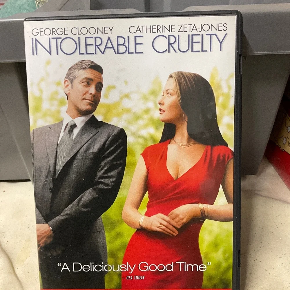 DVD - Intolerable Cruelty.  V157